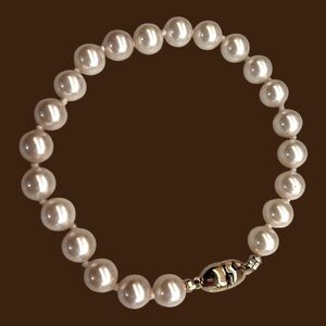 Like New Monet Pearl Bracelet